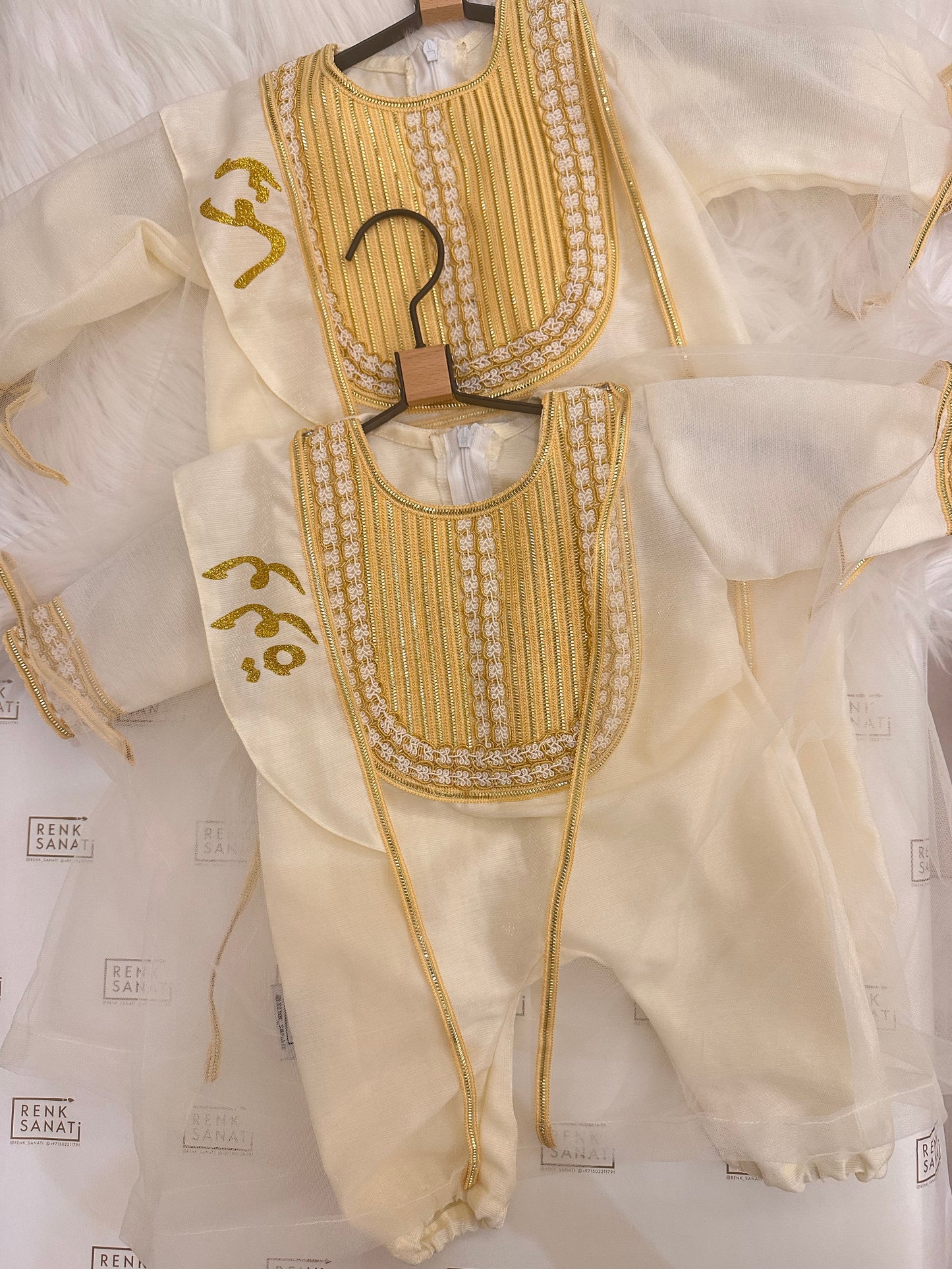 الثوب البيج