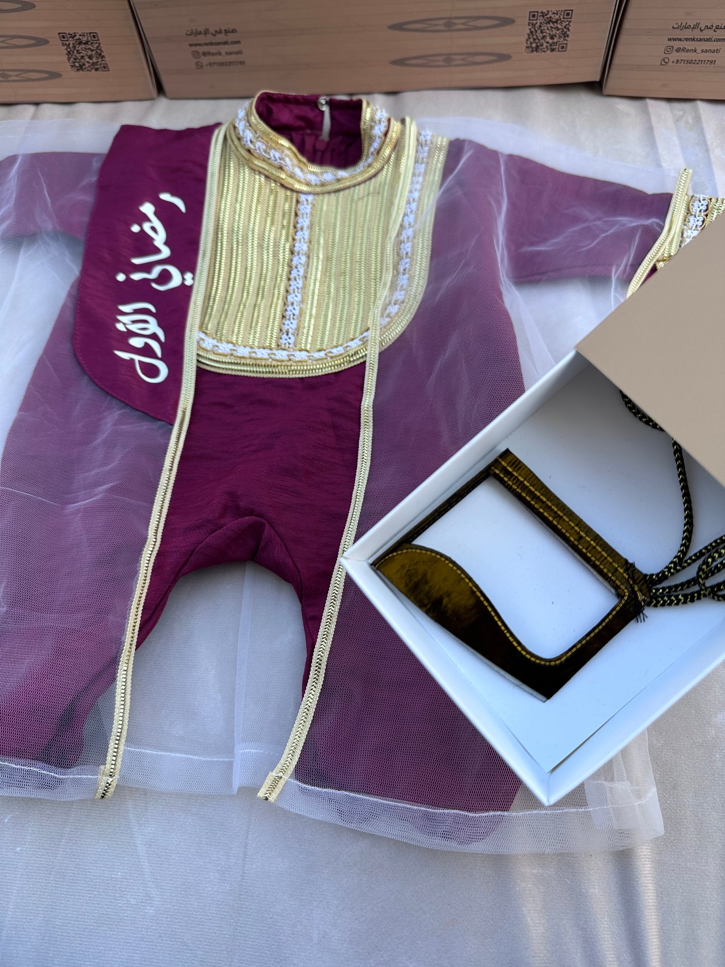 بوكس الثوب العنابي