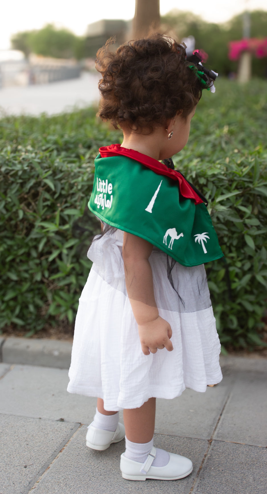 Only scarf فقط الوشاح