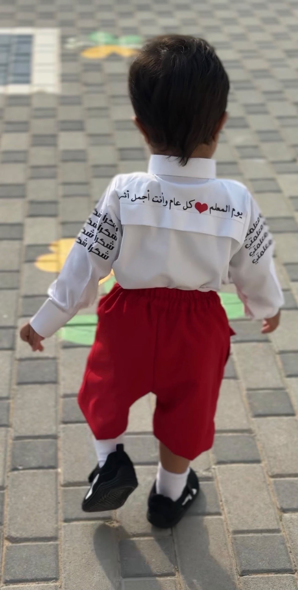 قميص فقط